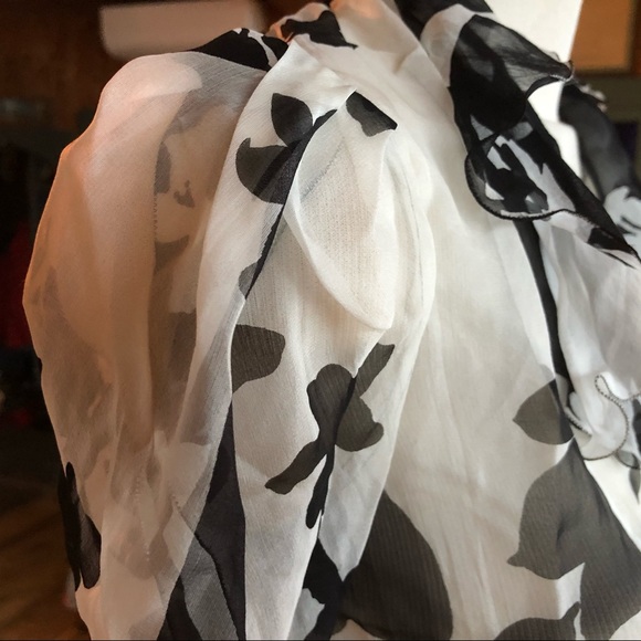 Beautiful silk Elie Tahari blouse - Picture 4 of 10